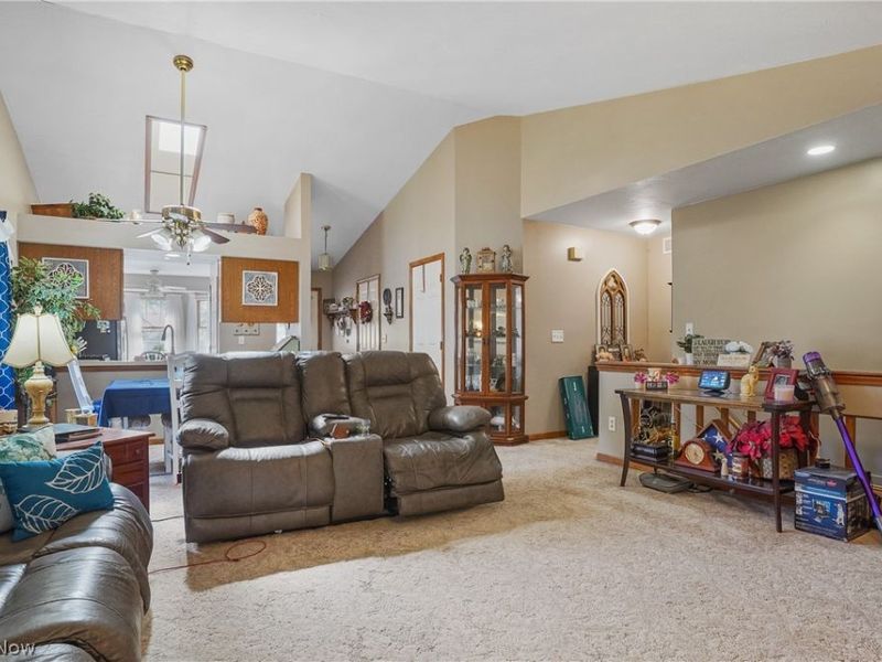 17 Harneds Landing, Cortland, OH 44410 Photo 14