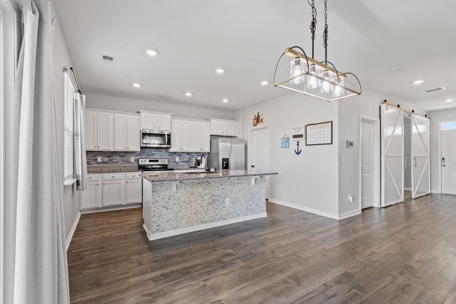 420 Sunforest Way Photo 6