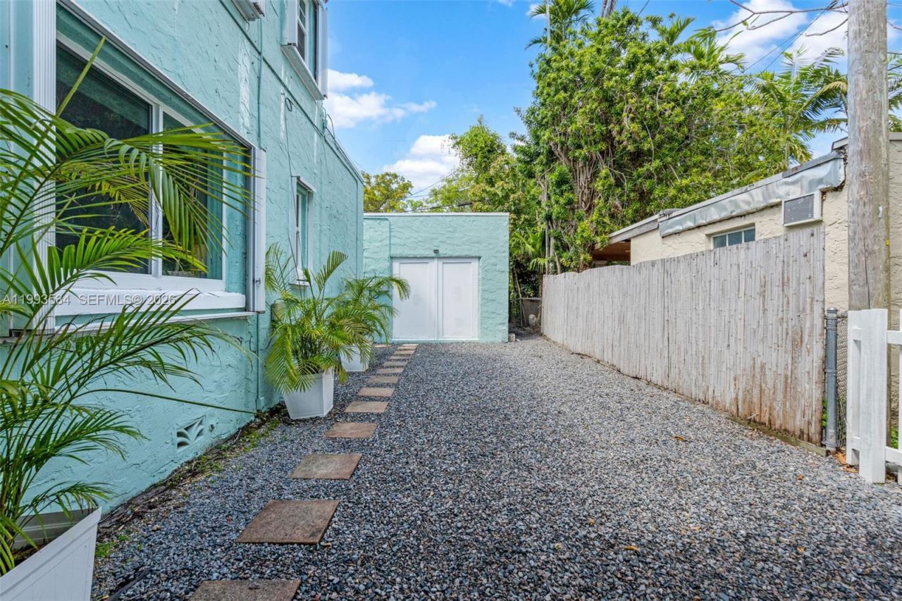 1209 La Mancha Ave, Coral Gables, FL 33134 Photo