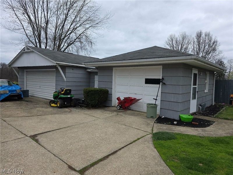 3605 Birchdale Road NW, Canton, OH 44708 Photo 2