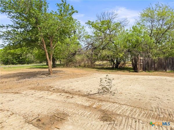 933 County Road 118 , Burnet, TX 78611