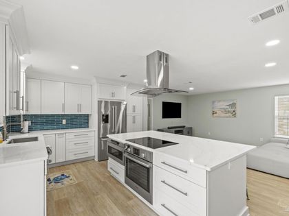 420 Dolphin St Gulf Breeze, FL 32561