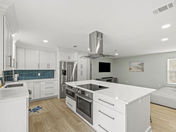 420 Dolphin St, Gulf Breeze, FL 32561