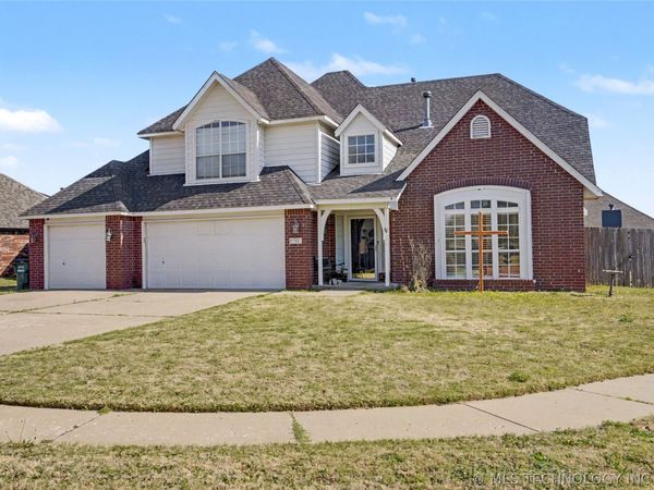 8705 N 127th East Avenue , Owasso, OK 74055