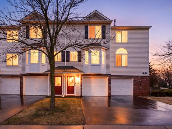 7702 Arboretum Village Circle, Chanhassen, MN 55317