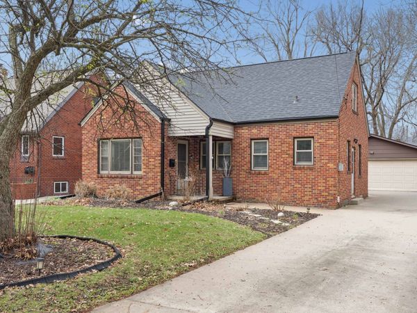 2524 Raymond Drive , Des Moines, IA 50310