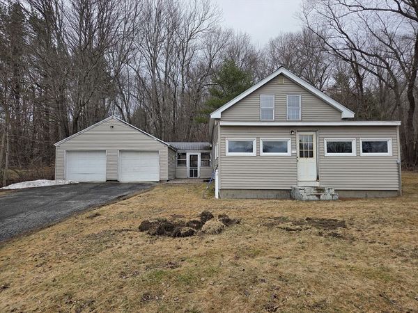 132 E Main St, West Brookfield, MA 01585