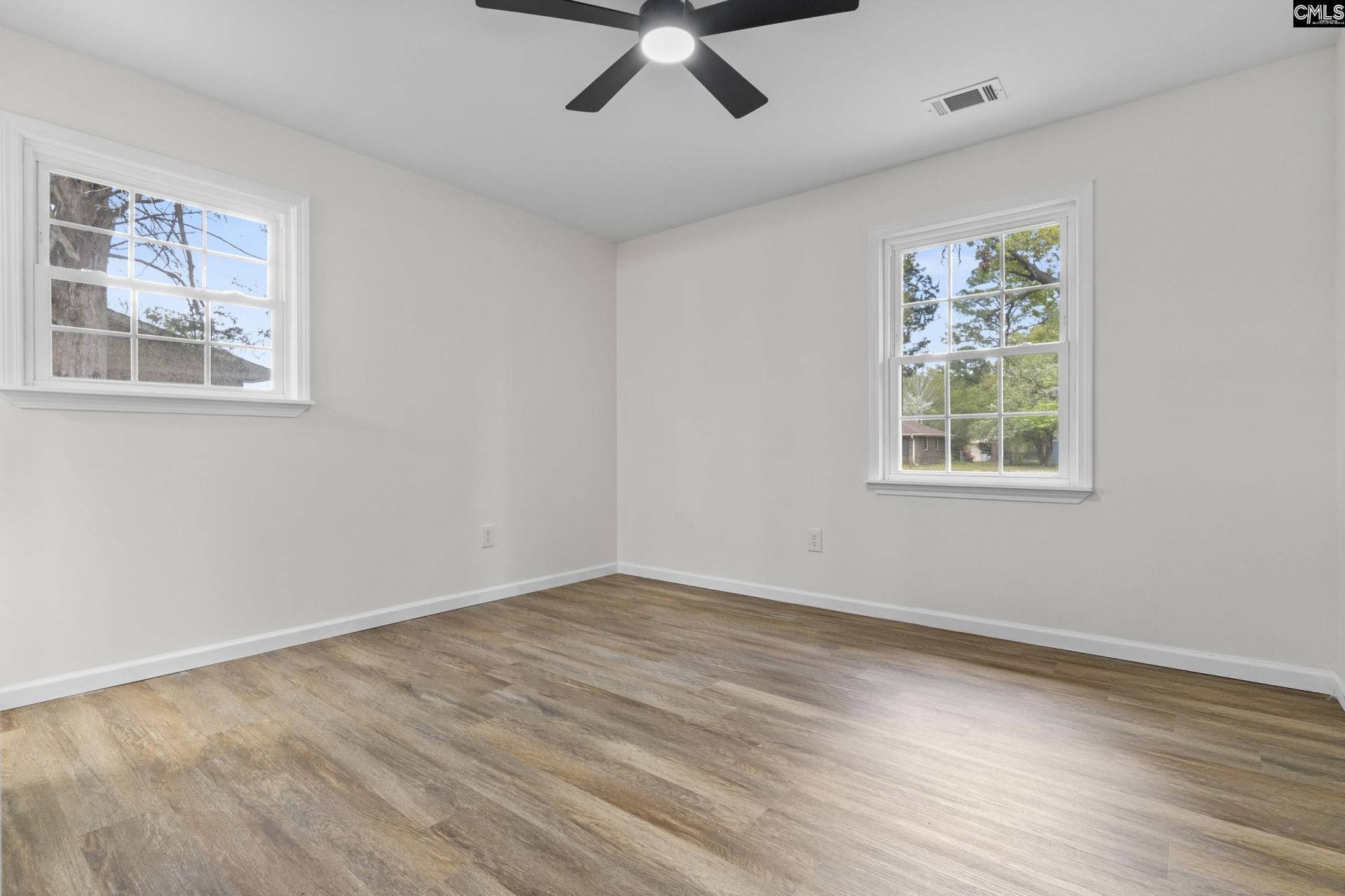 3122 Mctavish Avenue Photo 10