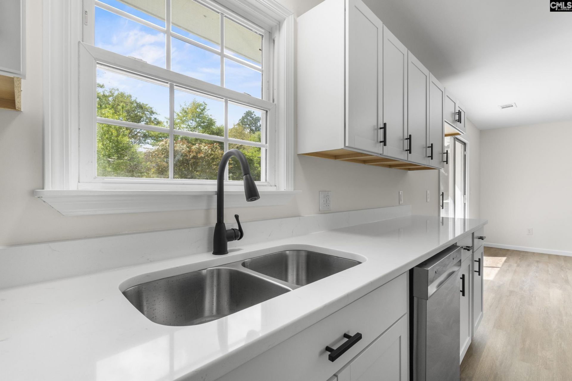 3122 Mctavish Avenue Photo 6