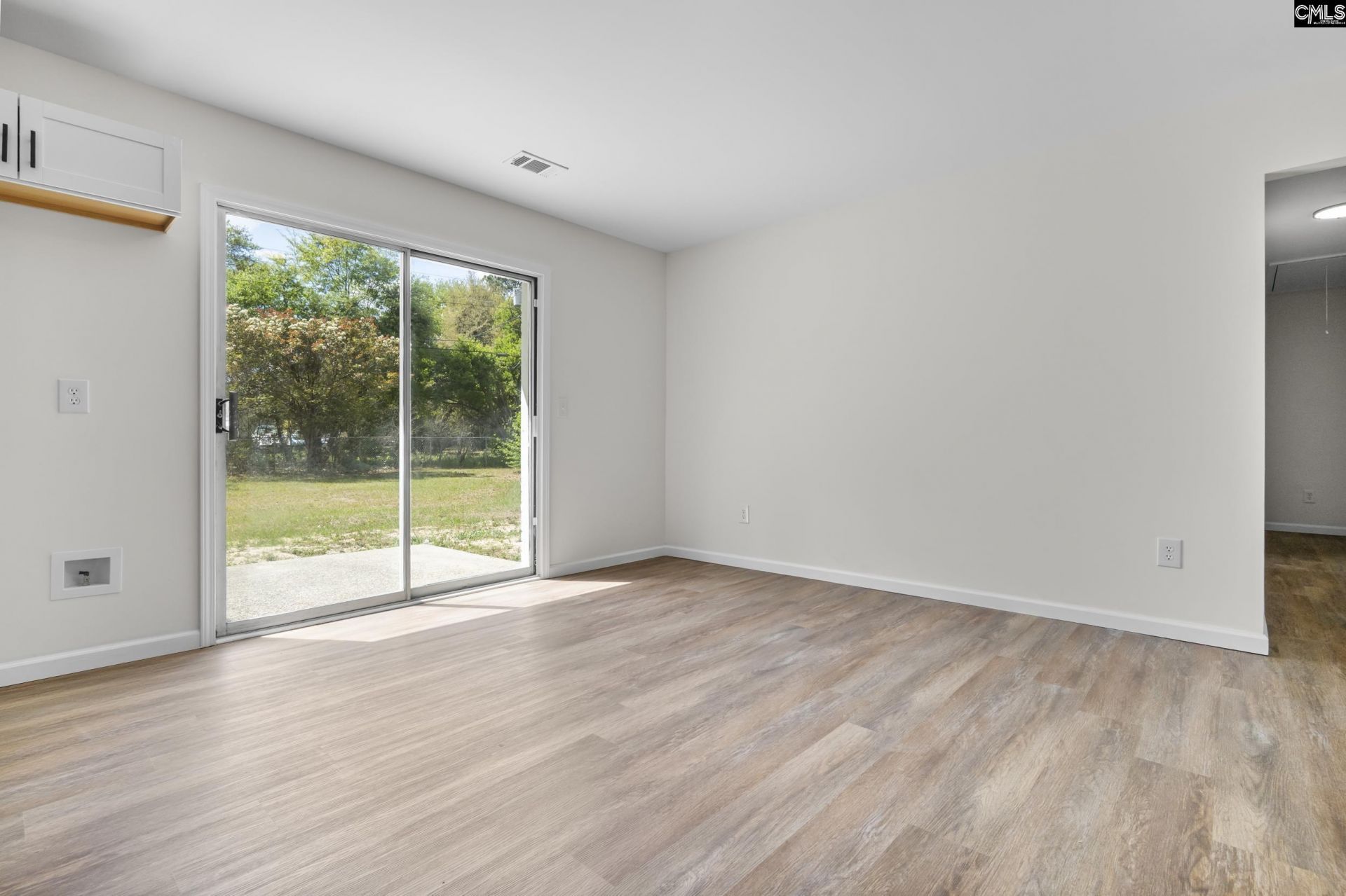 3122 Mctavish Avenue Photo 8