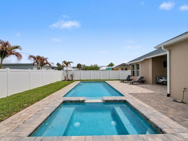 10492 SW Sarah Way, Port St. Lucie, FL 34987