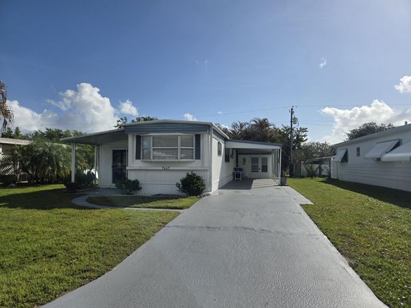 7667 SE Swan Avenue, Hobe Sound, FL 33455
