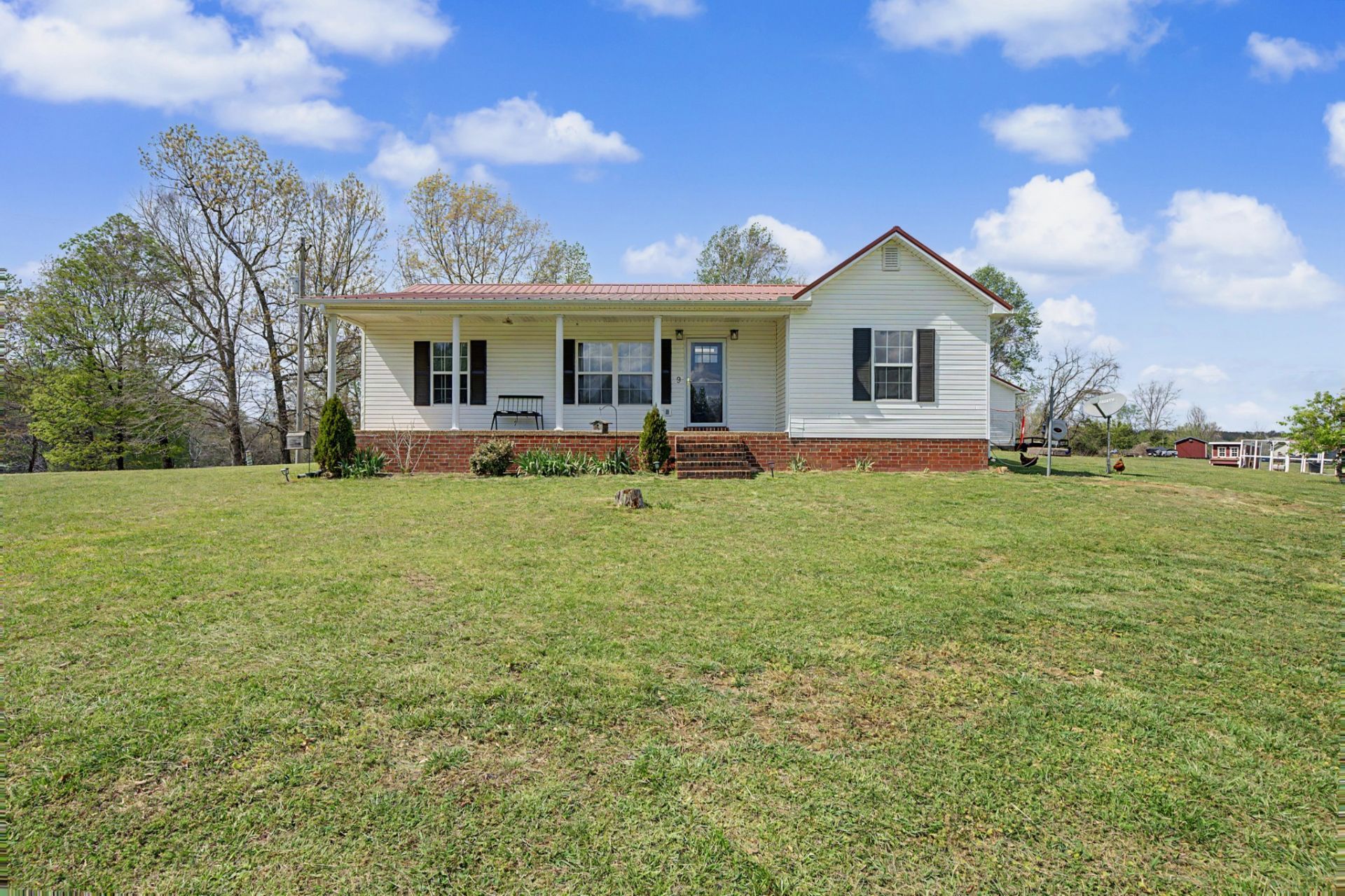 9 Bessie Clark Rd , Erin, TN 37061 Main Photo