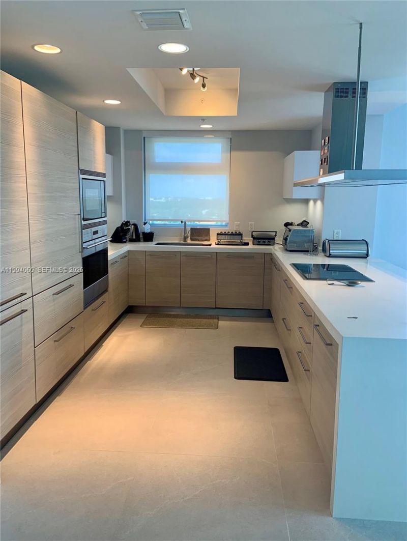 17301 Biscayne Blvd , Unit 1602, North Miami Beach, FL 33160 Photo