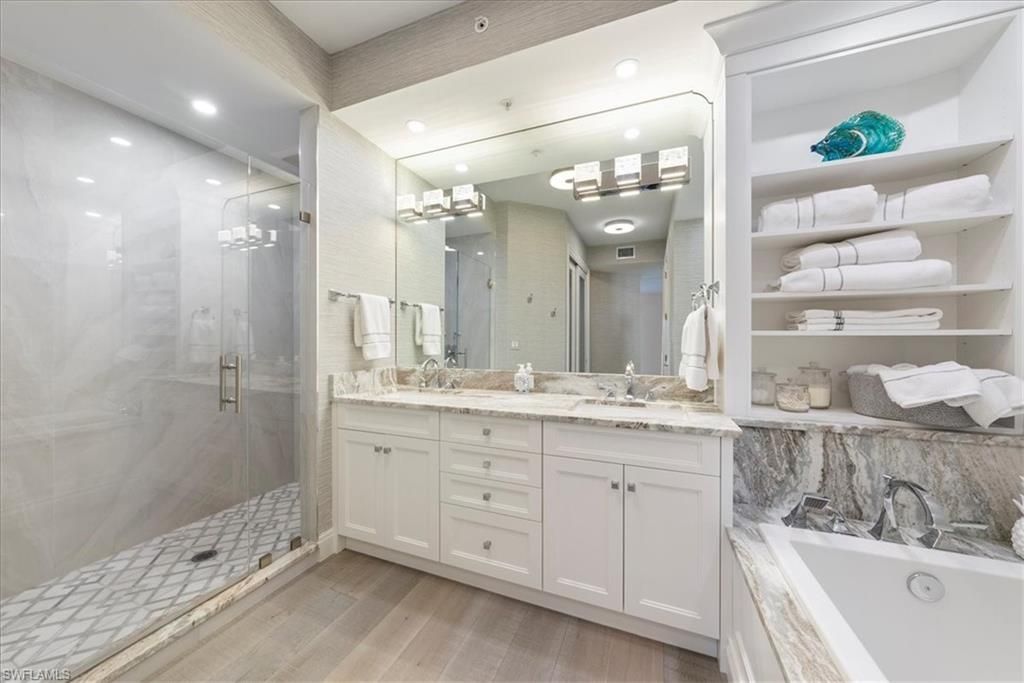 410 Flagship Dr , Unit 601, Naples, FL 34108 Photo