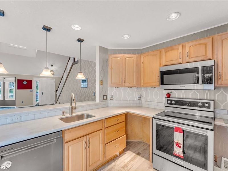 16090 Yarmouth Oval , Middleburg Heights, OH 44130 Photo 12