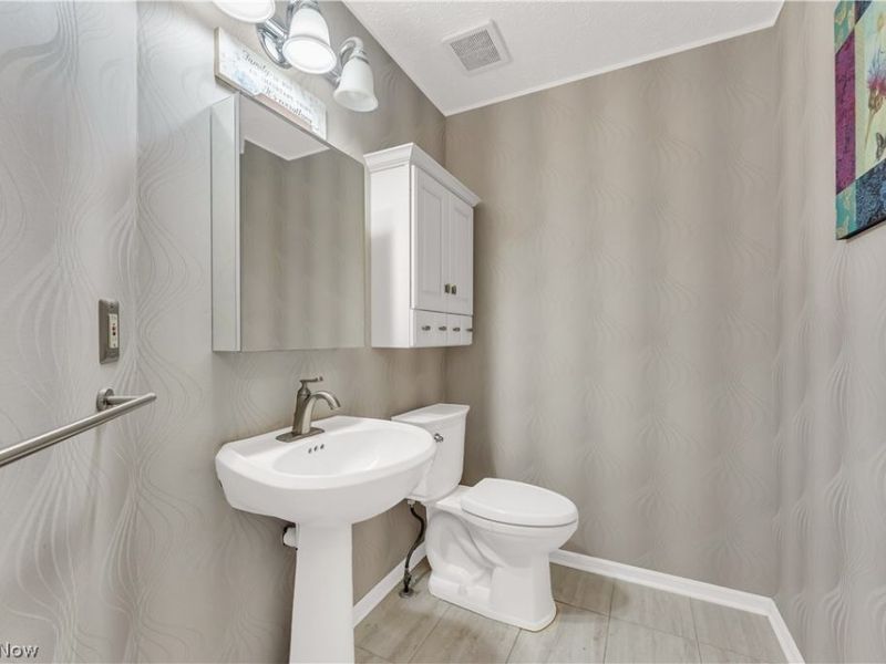 16090 Yarmouth Oval , Middleburg Heights, OH 44130 Photo 15