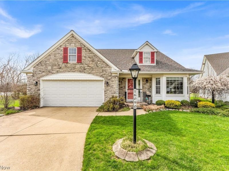 16090 Yarmouth Oval , Middleburg Heights, OH 44130 Photo 2