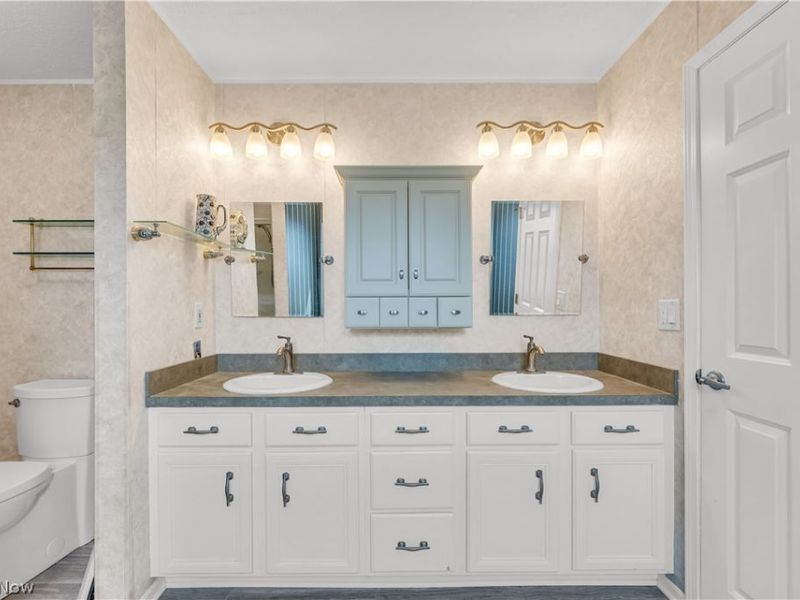 16090 Yarmouth Oval , Middleburg Heights, OH 44130 Photo 22