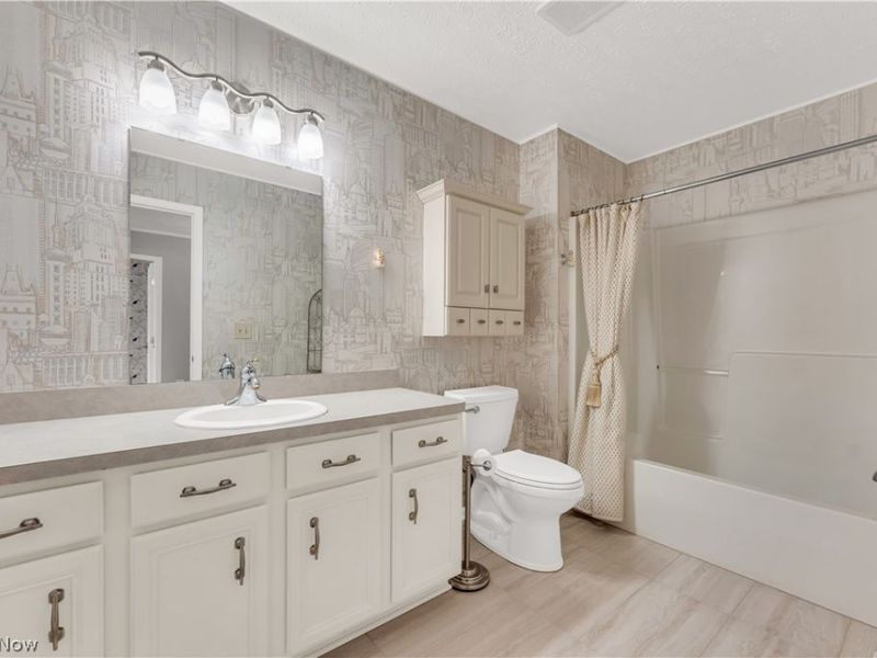 16090 Yarmouth Oval , Middleburg Heights, OH 44130 Photo 26