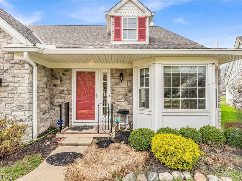 16090 Yarmouth Oval , Middleburg Heights, OH 44130 Photo 3