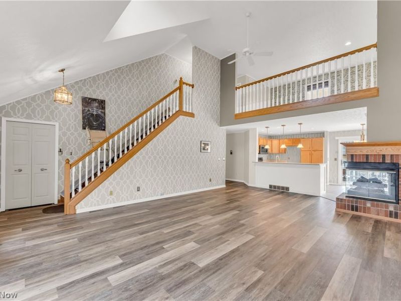 16090 Yarmouth Oval , Middleburg Heights, OH 44130 Photo 4