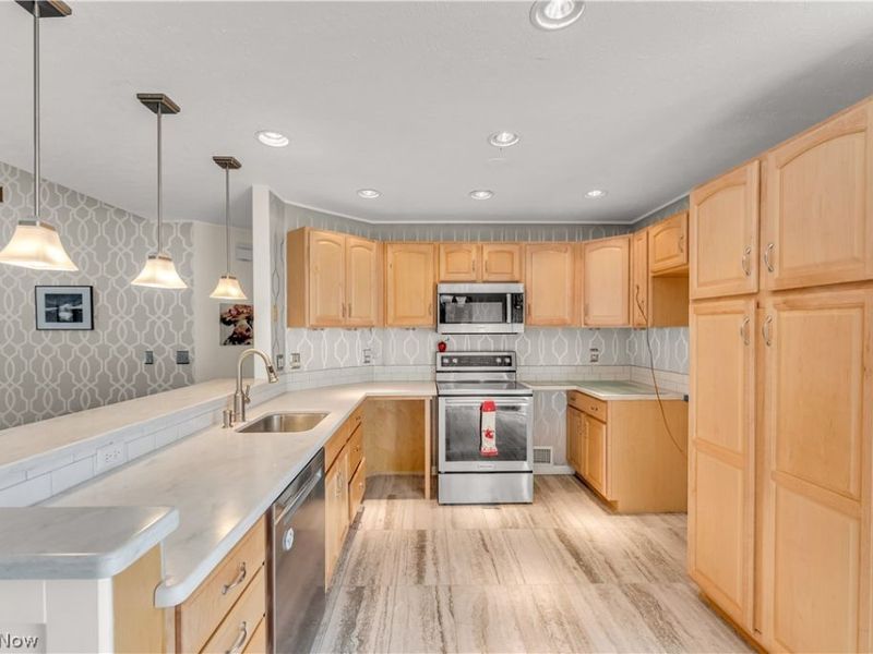 16090 Yarmouth Oval , Middleburg Heights, OH 44130 Photo 9