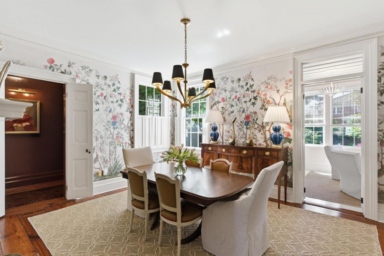 7 Lowndes Street Photo 10