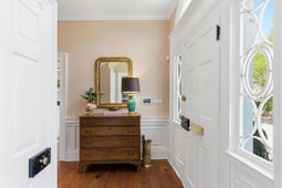 7 Lowndes Street photo 4