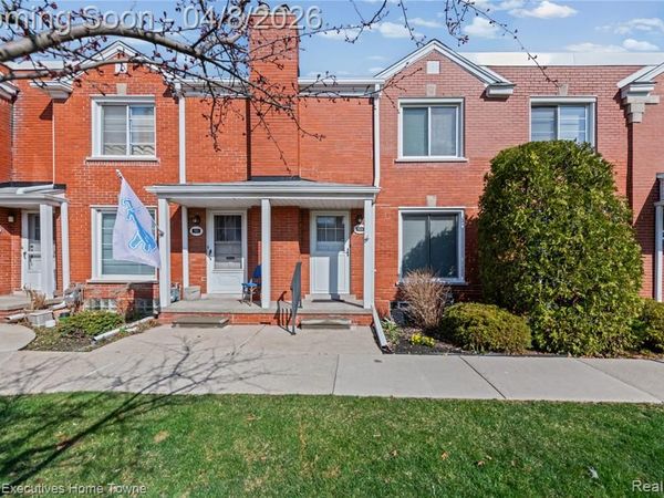 703 1/2 Saint Clair Street, Grosse Pointe, MI 48230