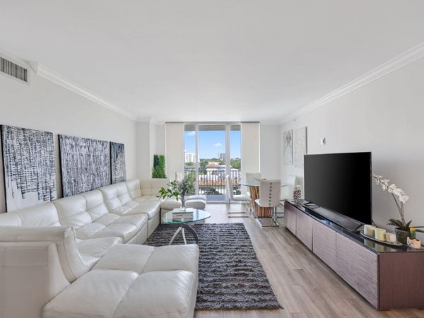 99 SE Mizner Boulevard, Unit 609, Boca Raton, FL 33432