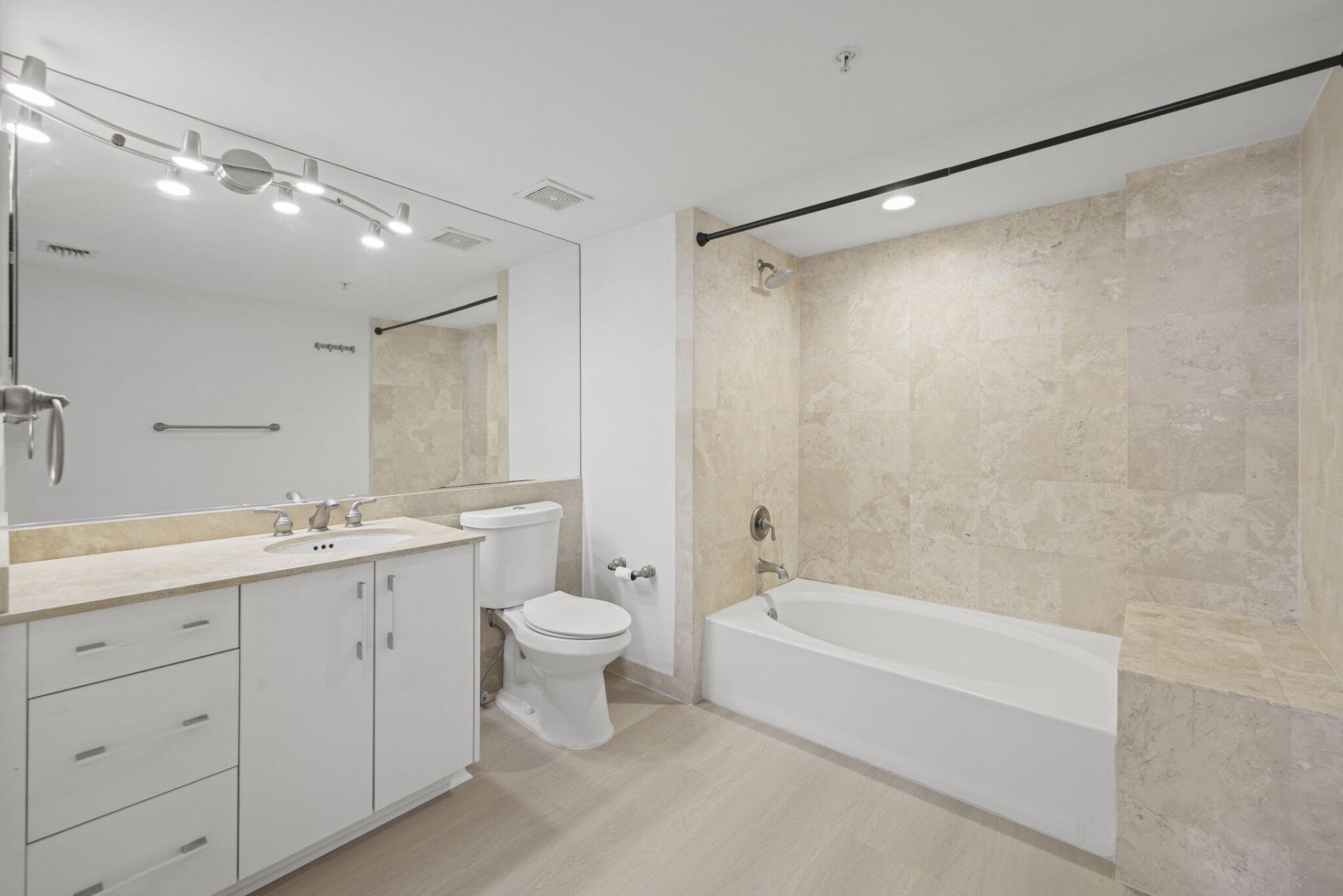 99 SE Mizner Boulevard, Unit 609, Boca Raton, FL 33432 Photo
