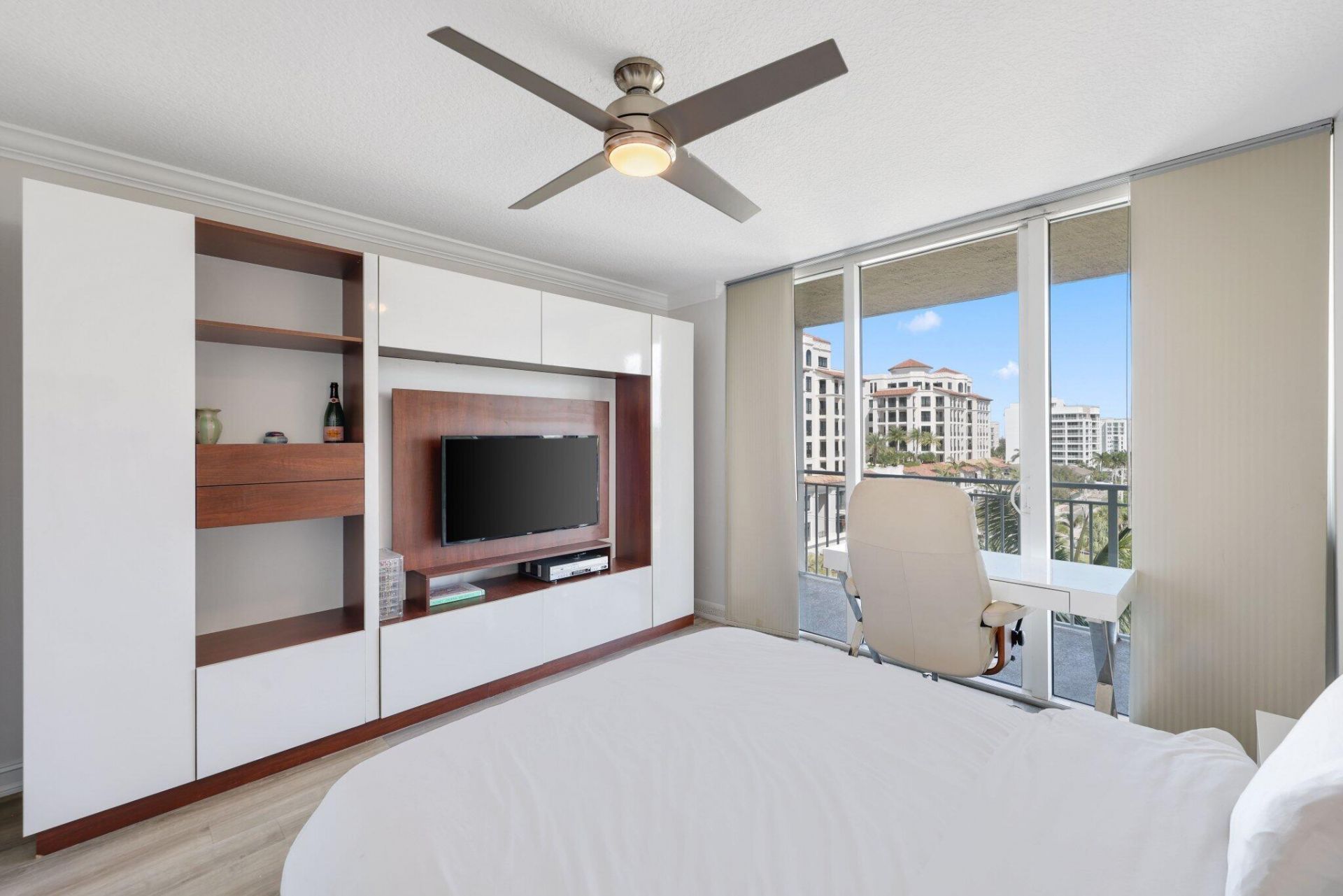 99 SE Mizner Boulevard, Unit 609, Boca Raton, FL 33432 Photo