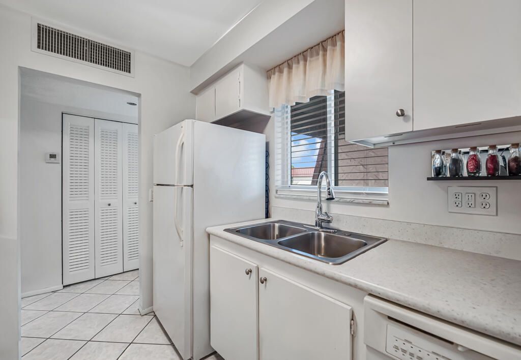 12022 W Greenway Drive, Unit 204, Royal Palm Beach, FL 33411 Photo