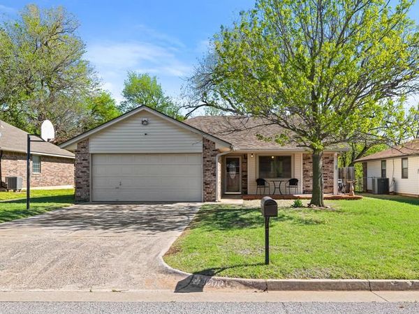 1000 Noel Drive, Yukon, OK 73099