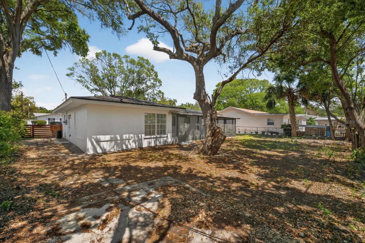 1465 Parkwood Street , Clearwater, FL 33755 Photo