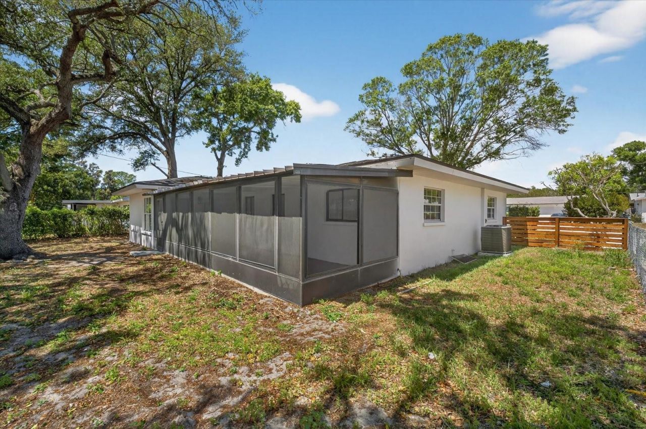 1465 Parkwood Street , Clearwater, FL 33755 Photo