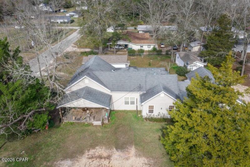 501 E Pennsylvania Avenue , Bonifay, FL 32425 Main Photo