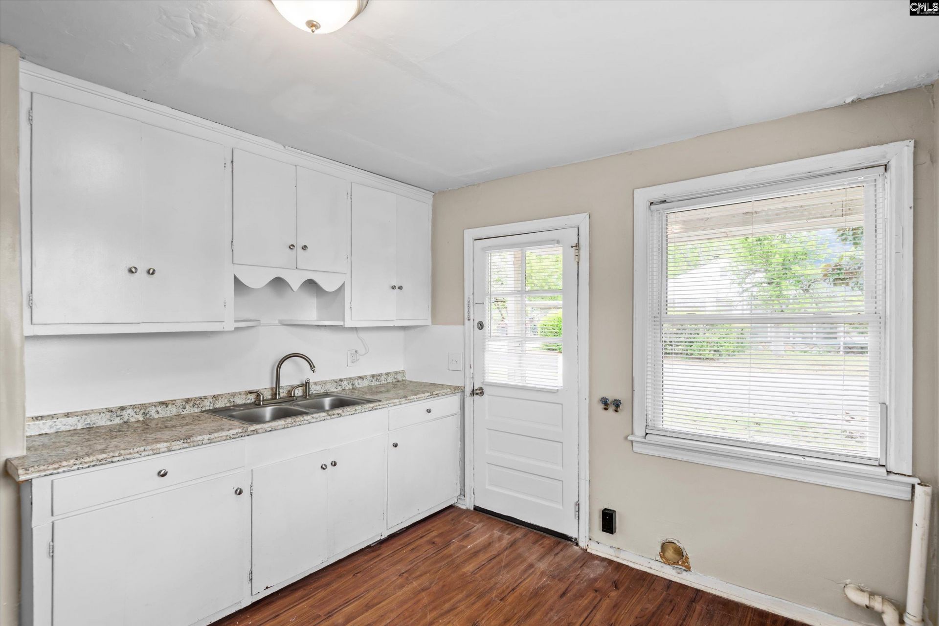 999 Seminole Drive Photo 4