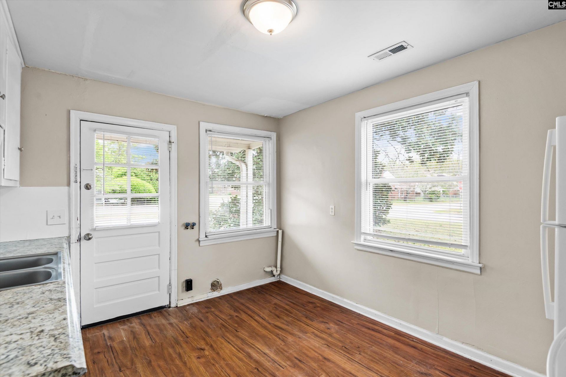 999 Seminole Drive Photo 5