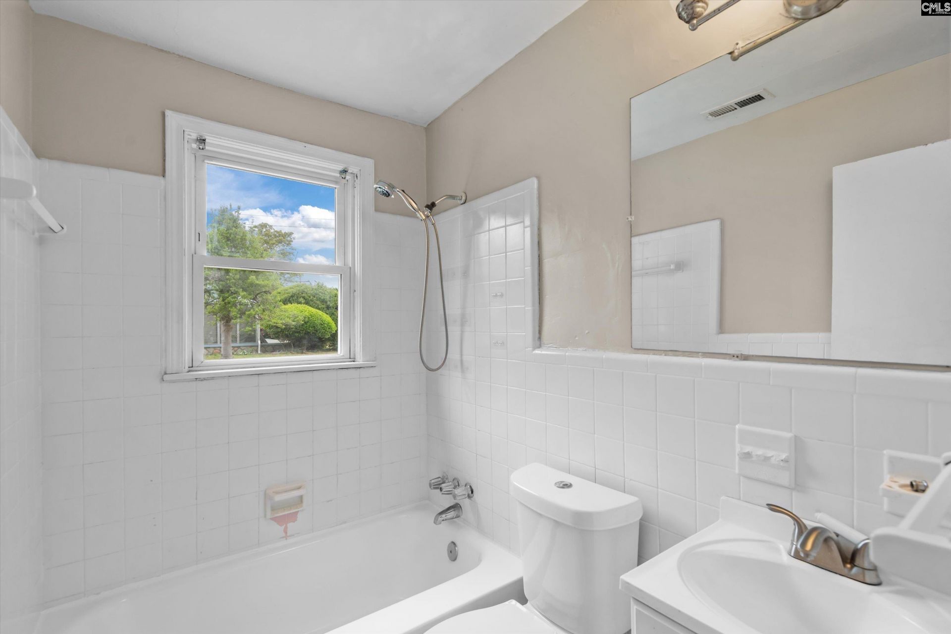 999 Seminole Drive Photo 7