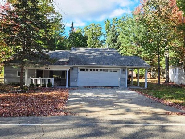 10869 W Higgins Lake Drive, Roscommon, MI 48653
