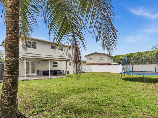 1220 NW 52nd Ave, Lauderhill, FL 33313