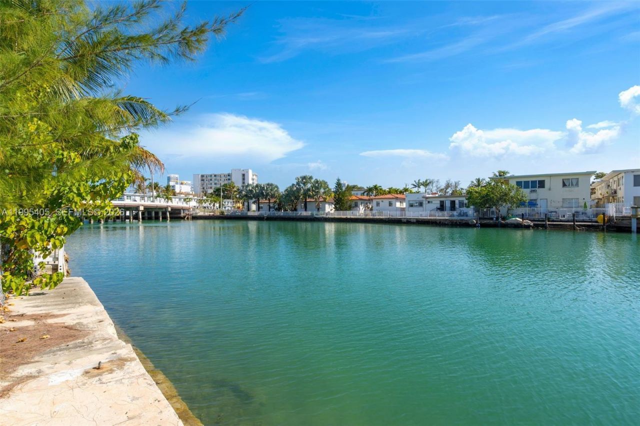 10 S Shore Dr , Miami Beach, FL 33141 Photo