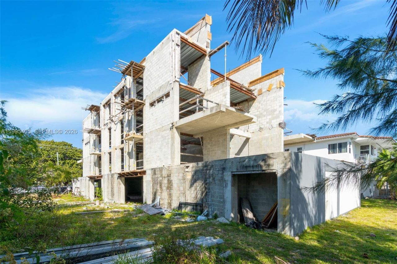 10 S Shore Dr , Miami Beach, FL 33141 Photo