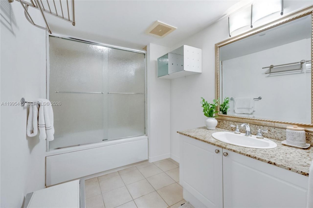 19501 W Country Club Dr , Unit 2412, Aventura, FL 33180 Photo