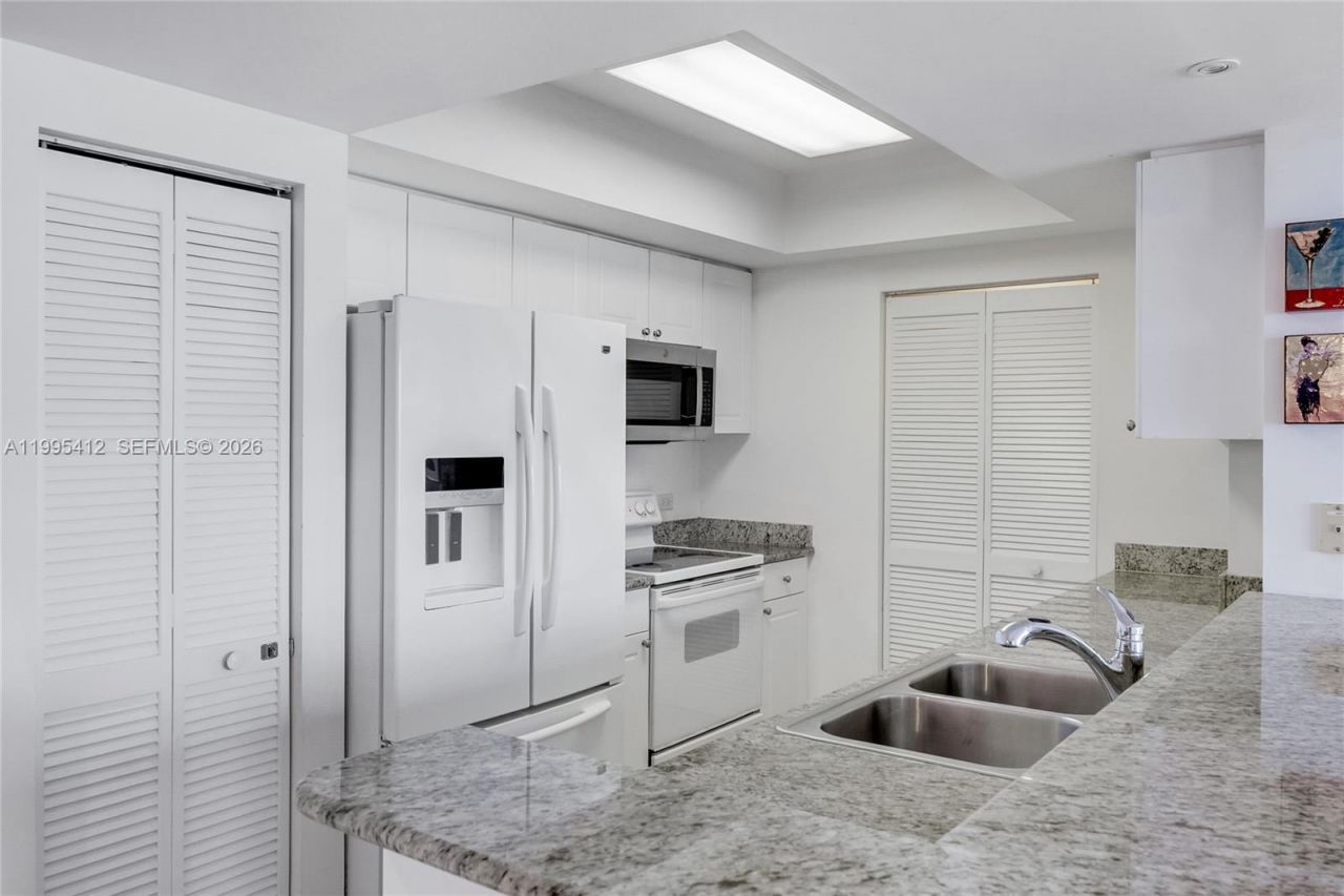 19501 W Country Club Dr , Unit 2412, Aventura, FL 33180 Photo