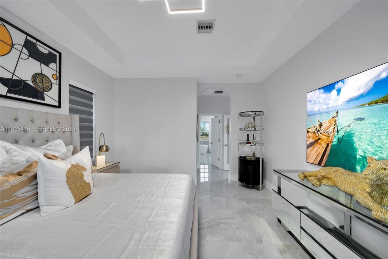 1024 NW 23 , Cape Coral, FL 33993 Photo