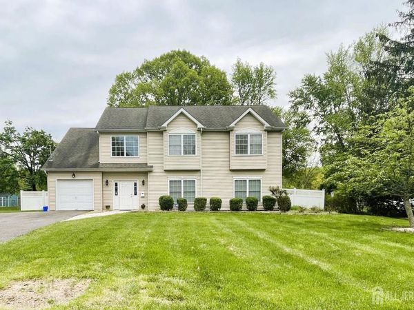 7 Beryl Court, Kendall Park, NJ 08824