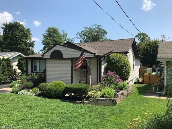46 Navajo Ave, Parsippany-Troy Hills, NJ 07034